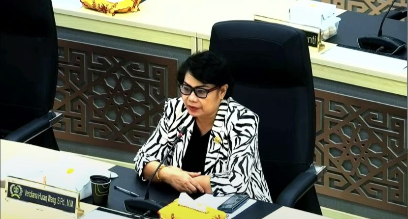 Veridiana Huraq Wang Gugah Kesadaran Pendidikan: Panggilan Untuk ...