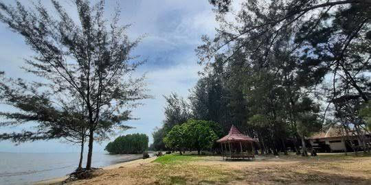 Pantai Tanah Merah Samboja yang merupakan salah satu objek wisata yang akan segera dipercantik (Istimewa)